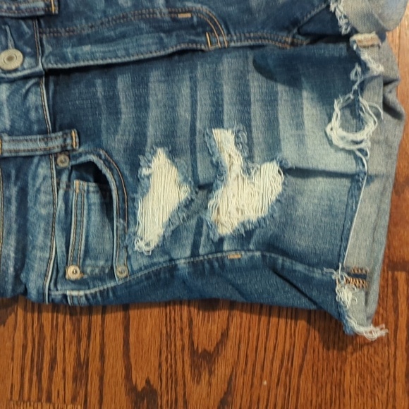 American Eagle Denim Blue Distressed Hi Rise Jean Shorts Cuffed Hems Sz 6 - Picture 2 of 8